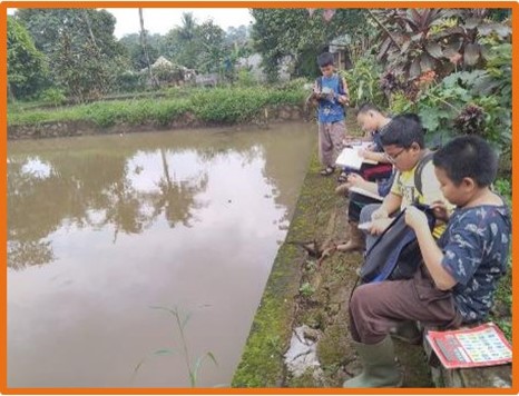 Anak-anak belajar langsung di alam terbuka